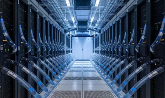 数据中心液冷技术：人工智能驱动的未来解决方案？