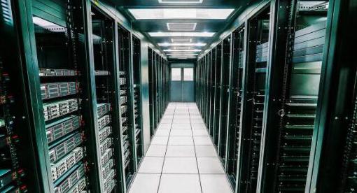 带宽线路对香港服务器租用价格的影响：精细化分析