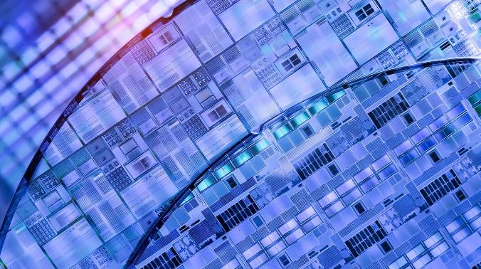 在芯片战愈演愈烈的背景下，数据中心必须保持警觉