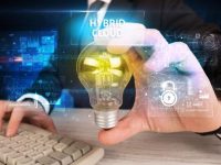 如何运用香港服务器赚钱:网站搭建还是电商平台?