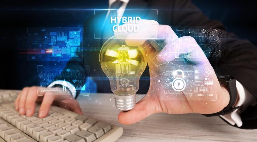 如何运用香港服务器赚钱：网站搭建还是电商平台？