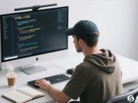 香港服务器Nginx负载均衡配置错误导致流量分配不均，如何通过权重调整与健康检查优化流量分配？