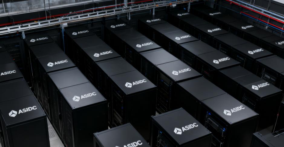 如何在香港服务器上部署高效内容分发网络（CDN），优化AMD EPYC 7642、256GB内存、2TB SSD配置，解决全球用户访问延迟问题？